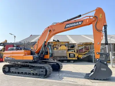 Used Doosan DX300LC Excavator photo 4