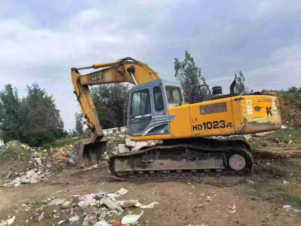 Used Kato HD1023 Excavator photo 1