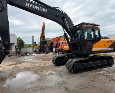 Used Hyundai 220 Excavator photo 9